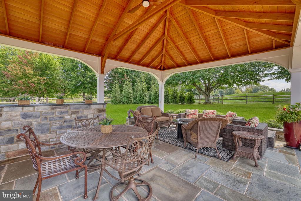 1100 PINEVILLE ROAD