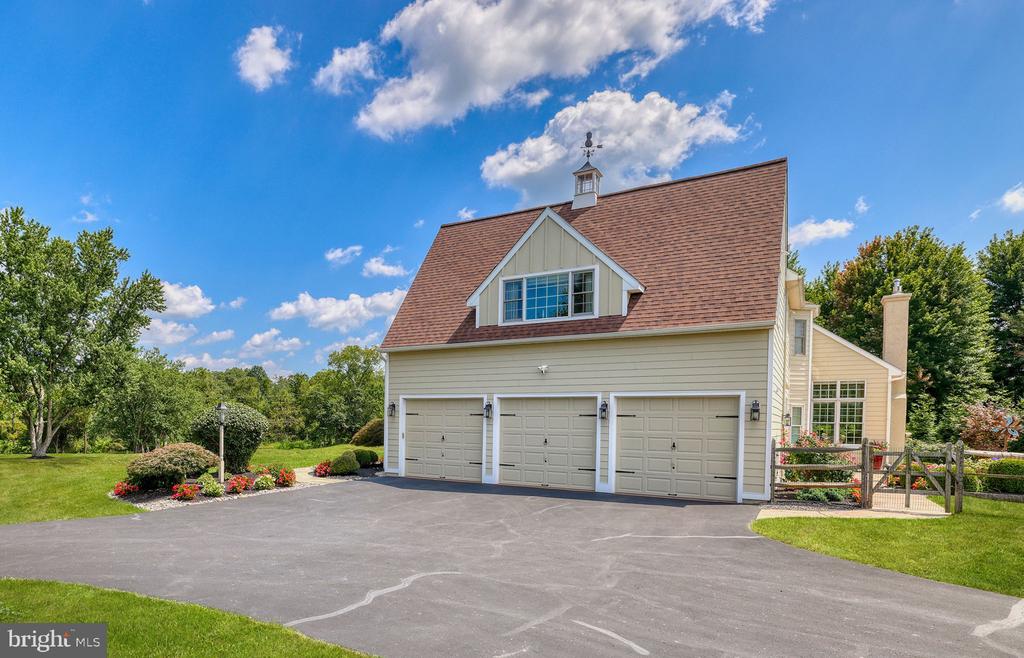 1100 PINEVILLE ROAD