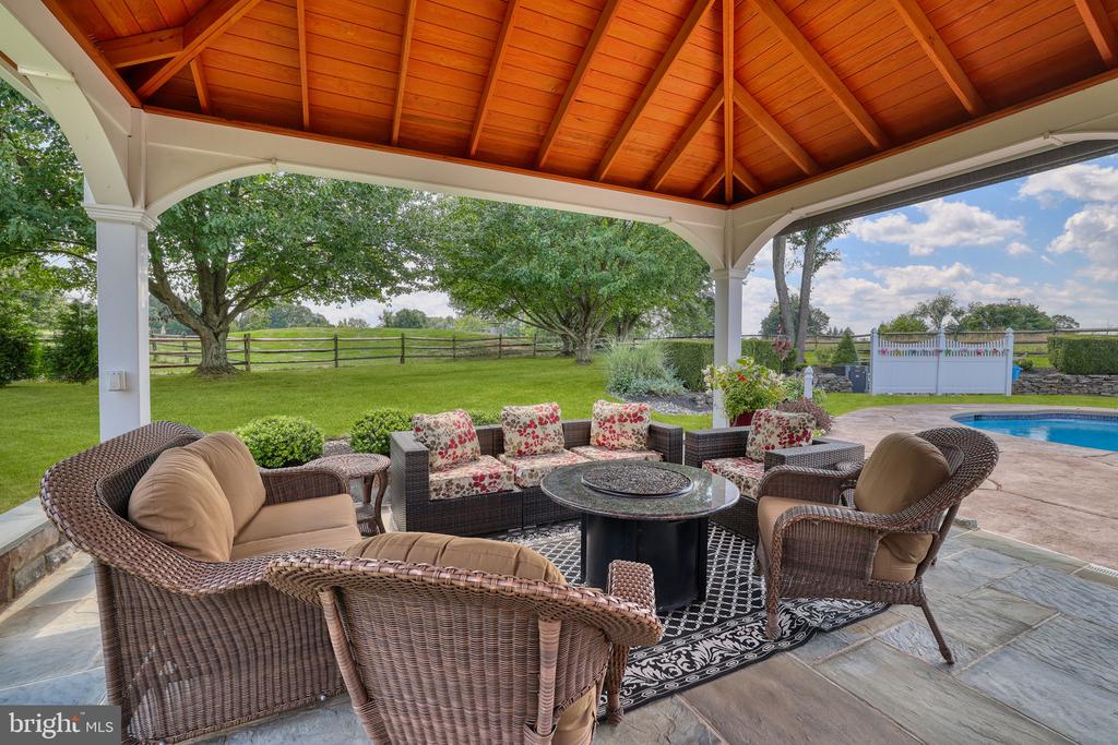 1100 PINEVILLE ROAD