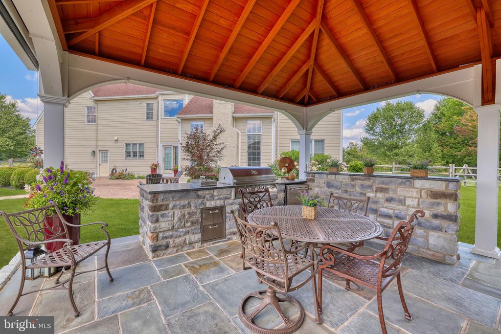 1100 PINEVILLE ROAD