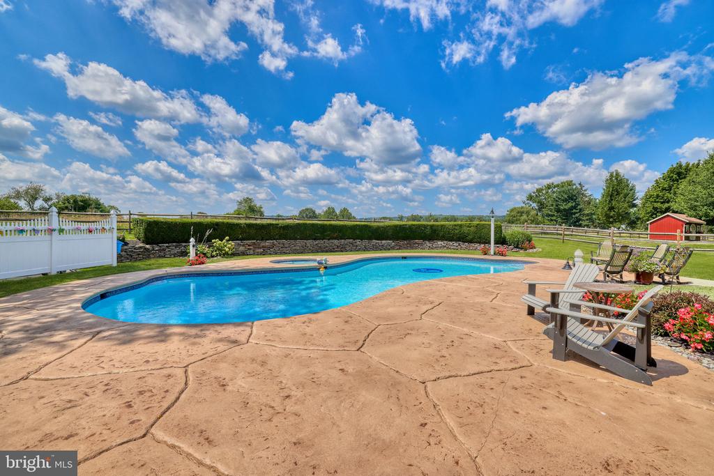 1100 PINEVILLE ROAD