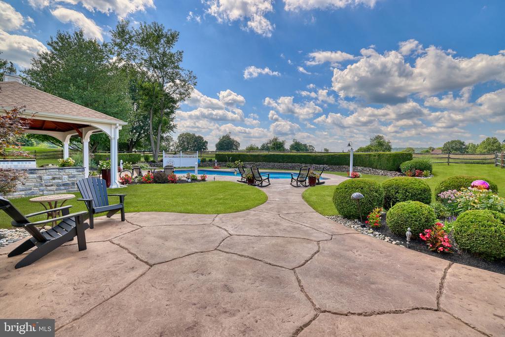 1100 PINEVILLE ROAD