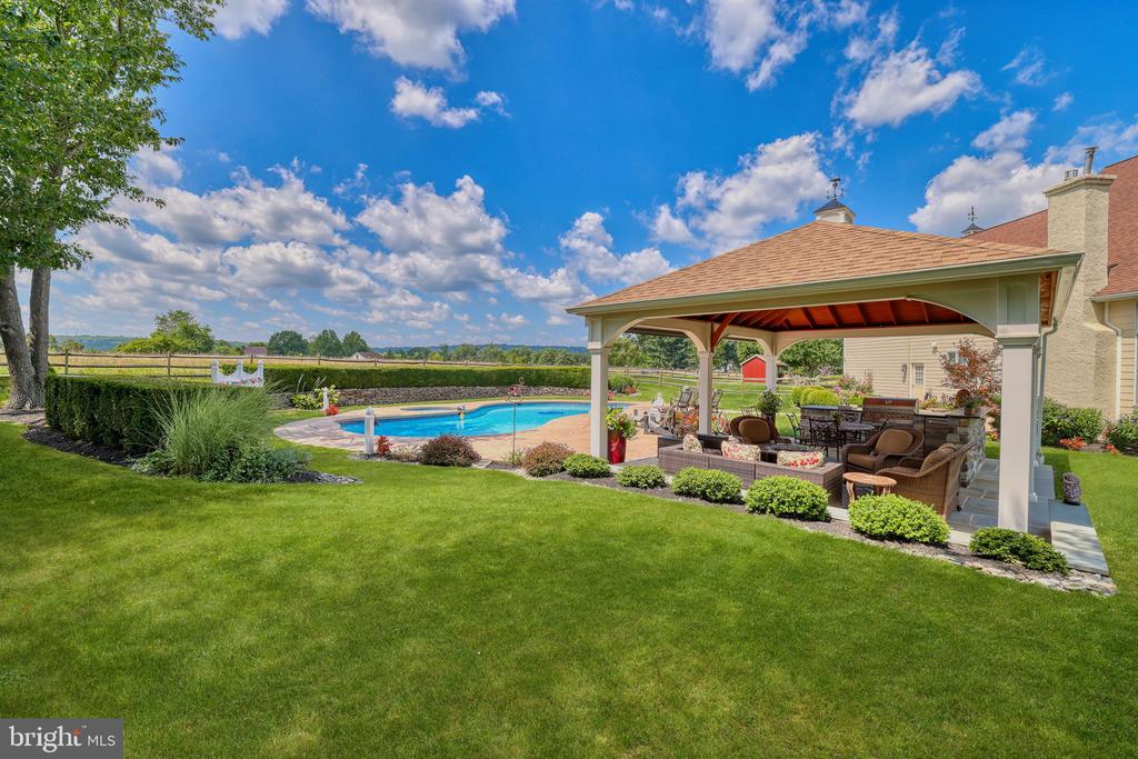 1100 PINEVILLE ROAD