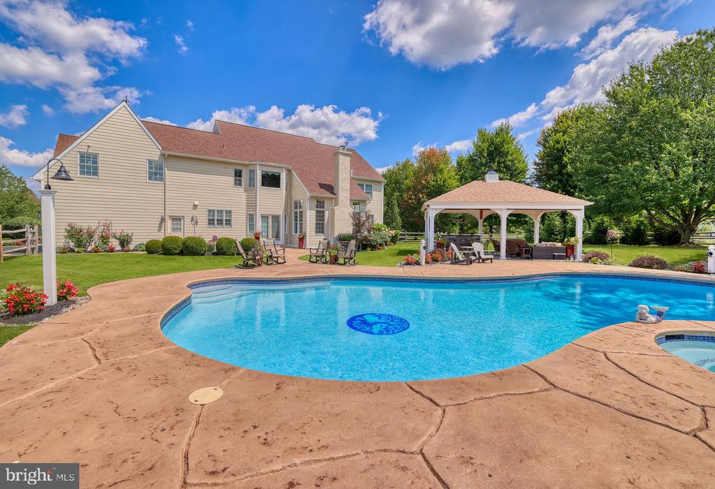 1100 PINEVILLE ROAD