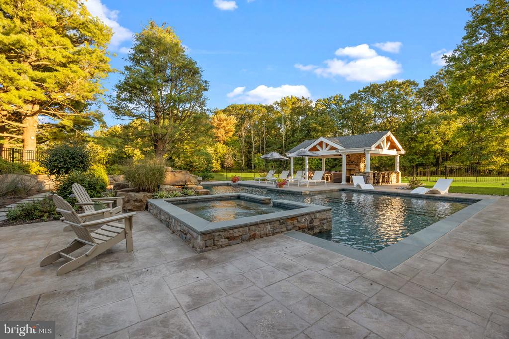 7 WOODLAND ROAD