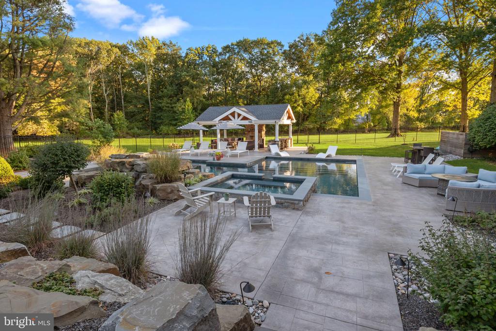 7 WOODLAND ROAD