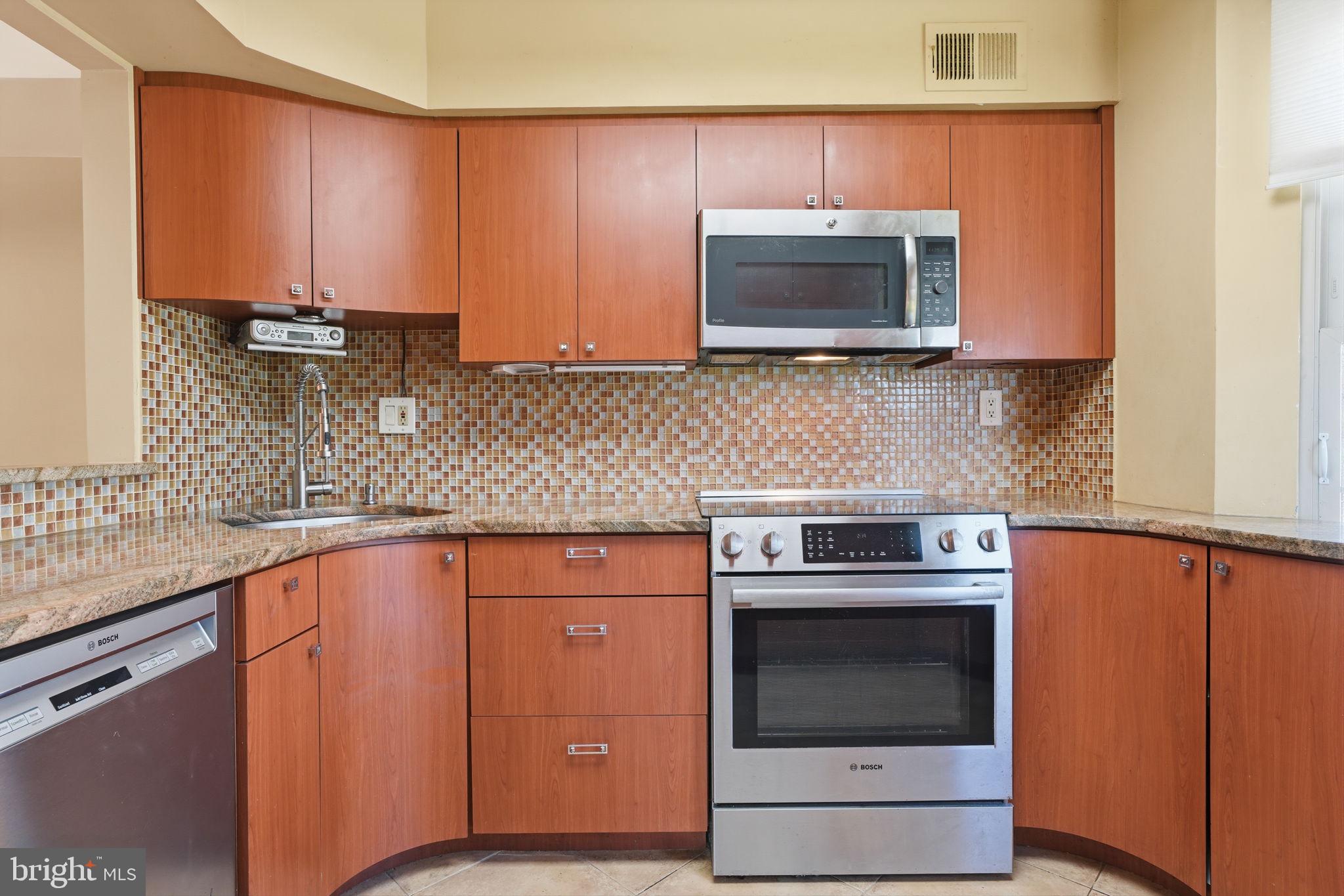 4016 BARRY COURT