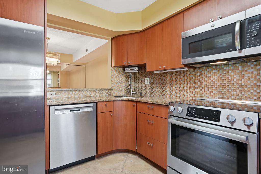 4016 BARRY COURT