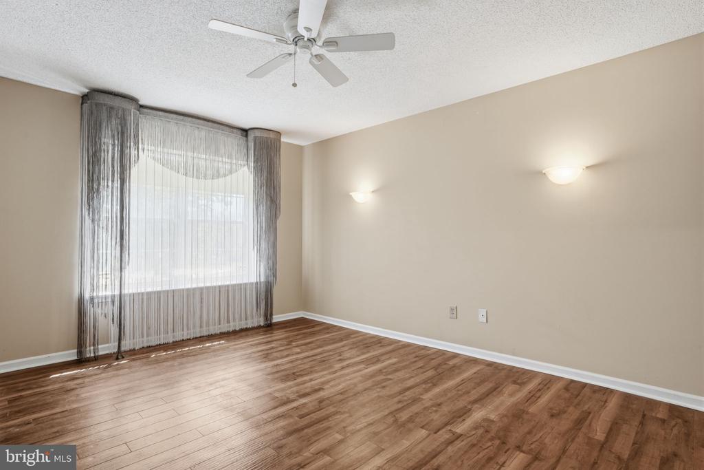 4016 BARRY COURT