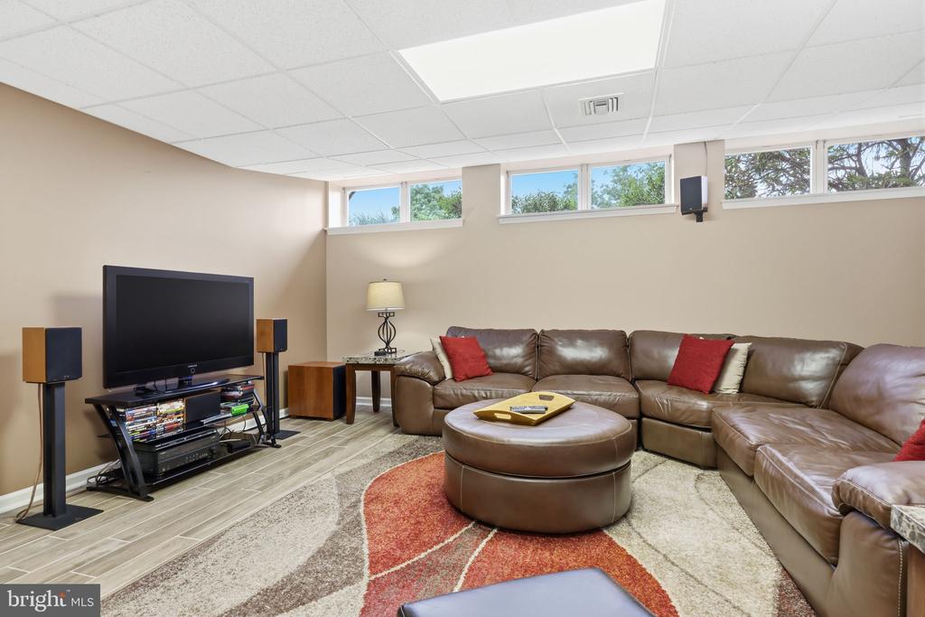 324 RIDGE AVENUE
