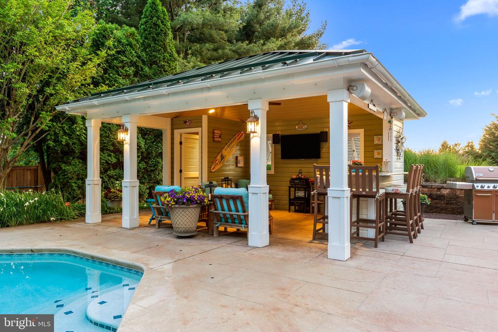 324 RIDGE AVENUE