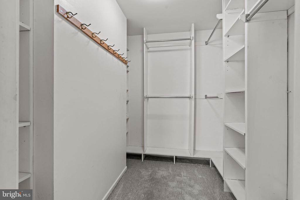 3 HILLCROFT WAY
