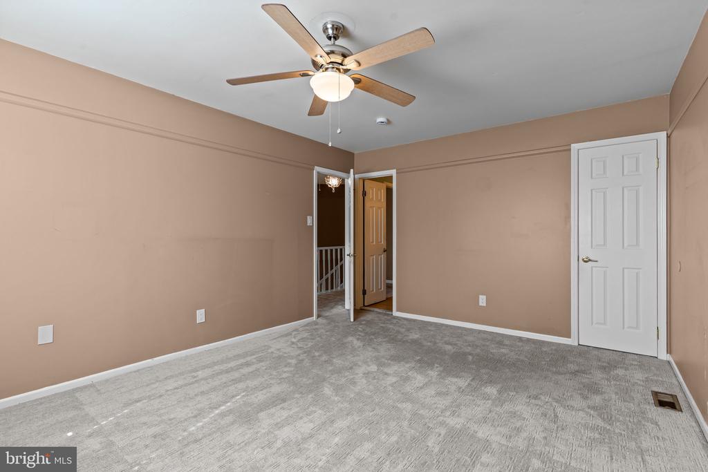 3 HILLCROFT WAY