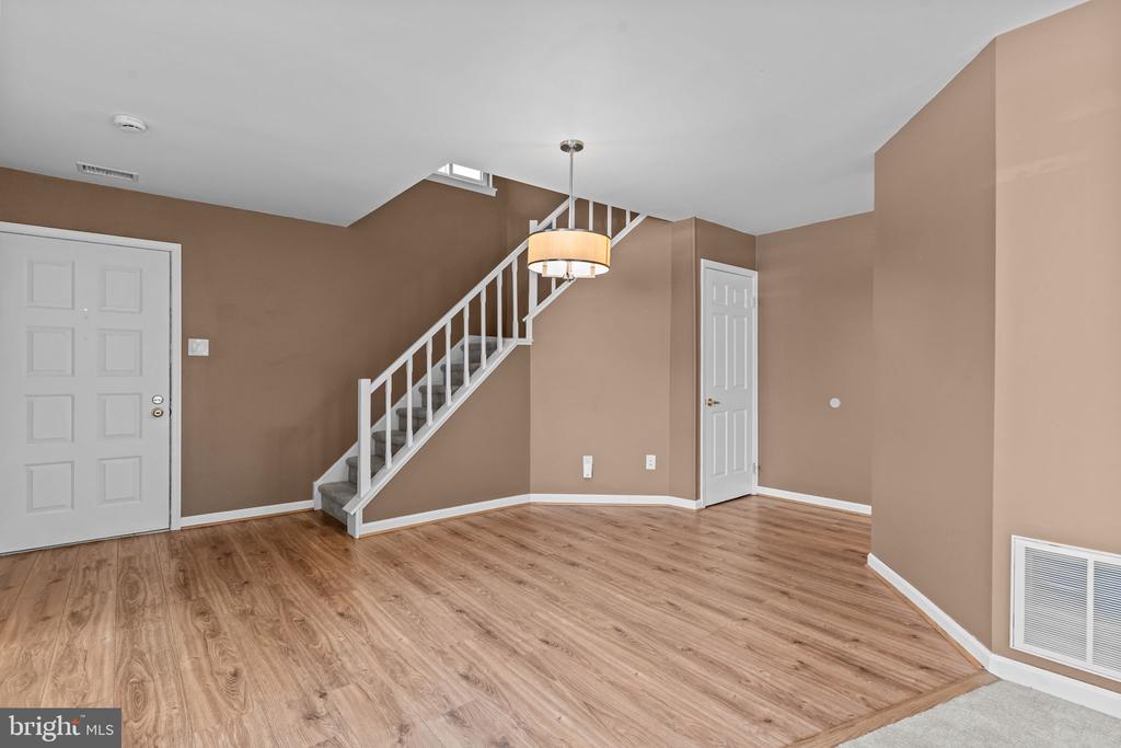 3 HILLCROFT WAY