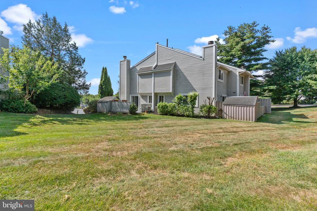 3 HILLCROFT WAY
