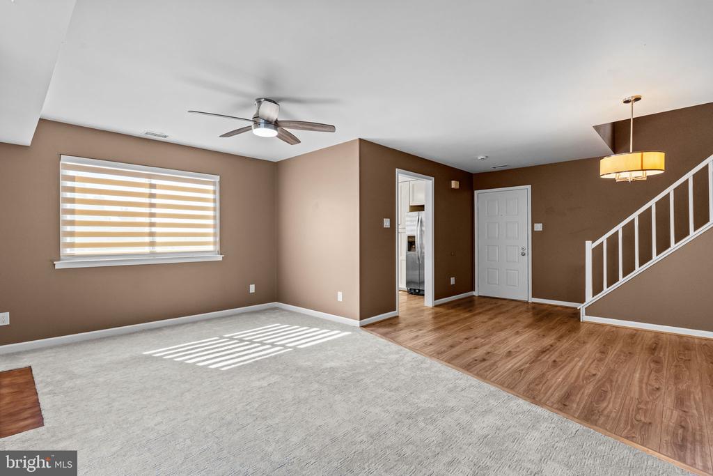 3 HILLCROFT WAY
