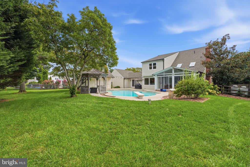 30 DUNKIN DRIVE