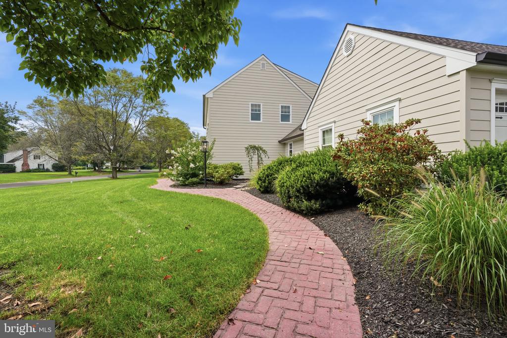 30 DUNKIN DRIVE
