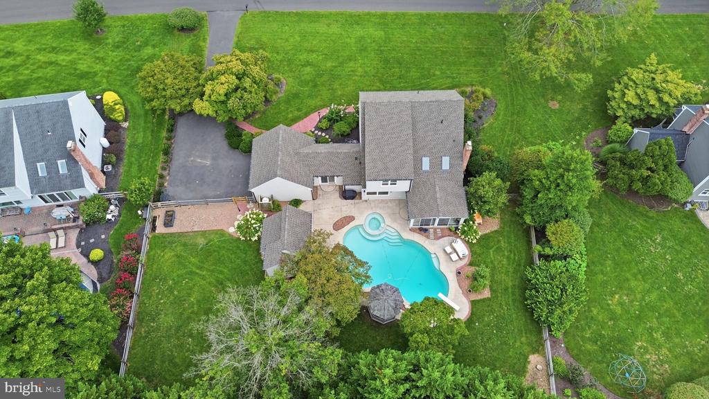30 DUNKIN DRIVE