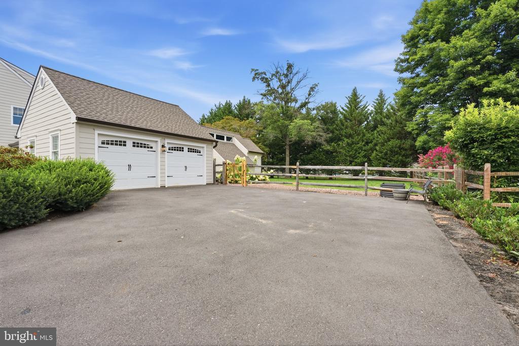 30 DUNKIN DRIVE