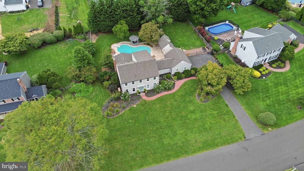 30 DUNKIN DRIVE