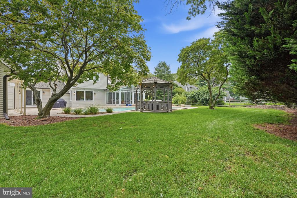 30 DUNKIN DRIVE