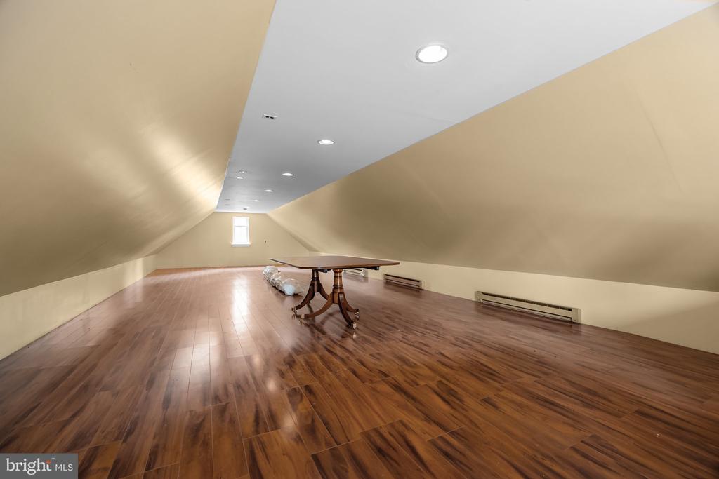 6068 STONEY HILL ROAD