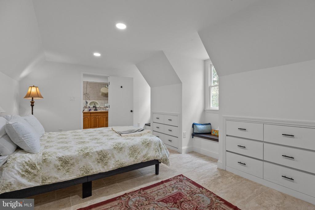 6068 STONEY HILL ROAD