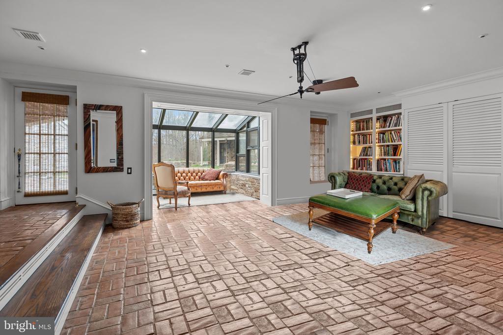 6068 STONEY HILL ROAD
