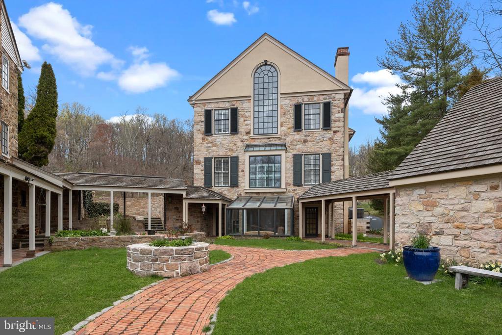 6068 STONEY HILL ROAD