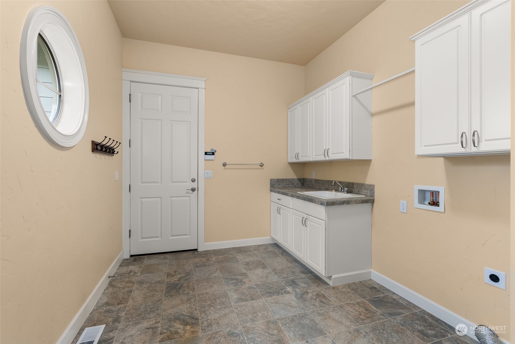 3737 Kinsale Lane SE