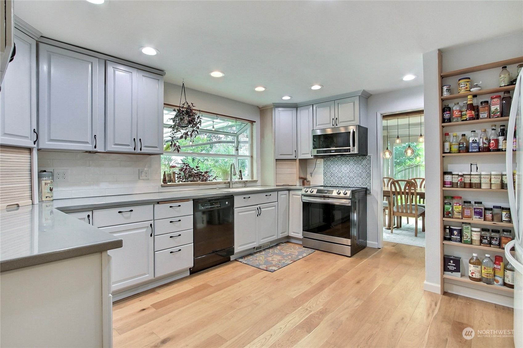 8504 Woodlawn Avenue SW