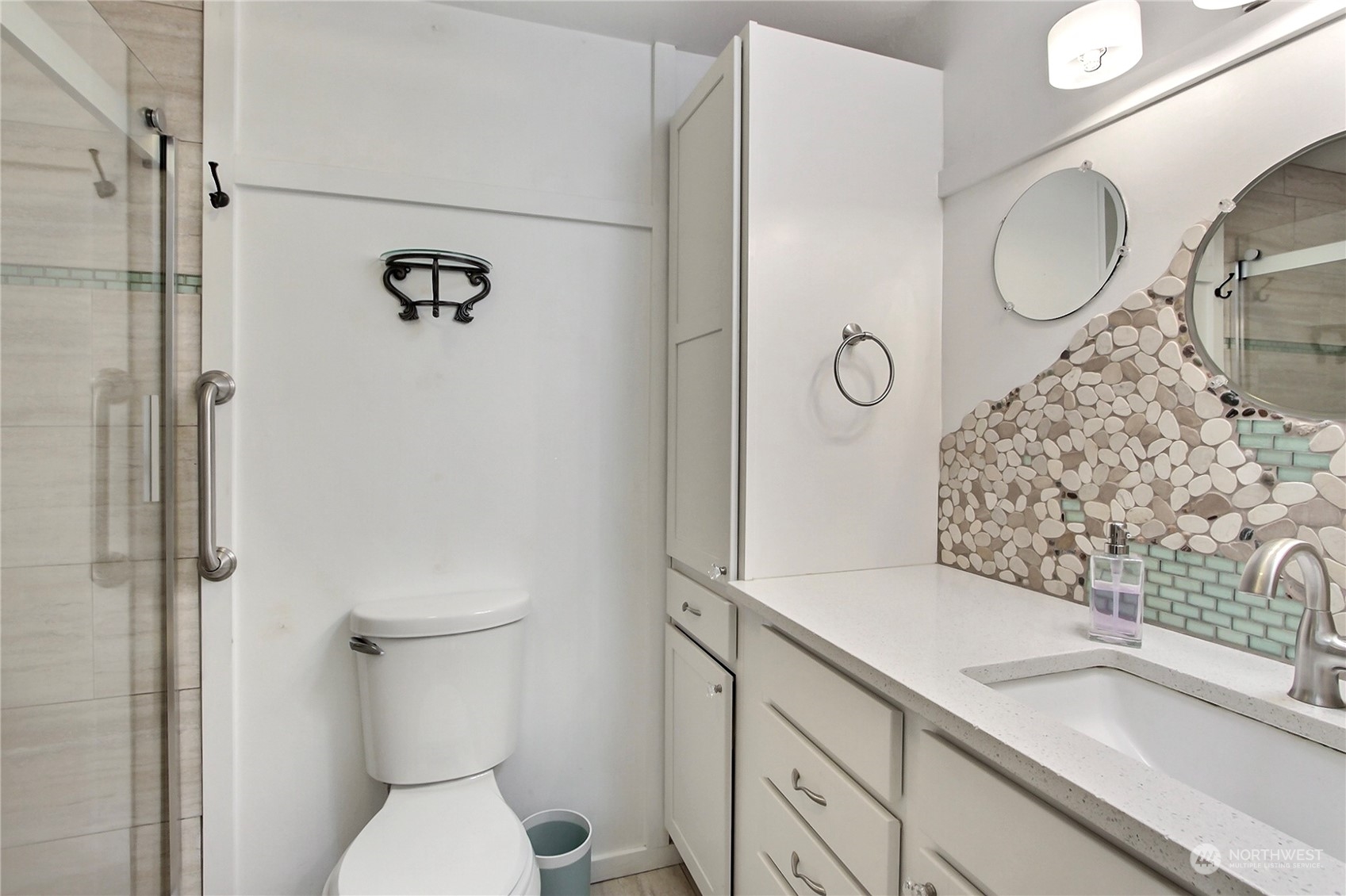 8504 Woodlawn Avenue SW