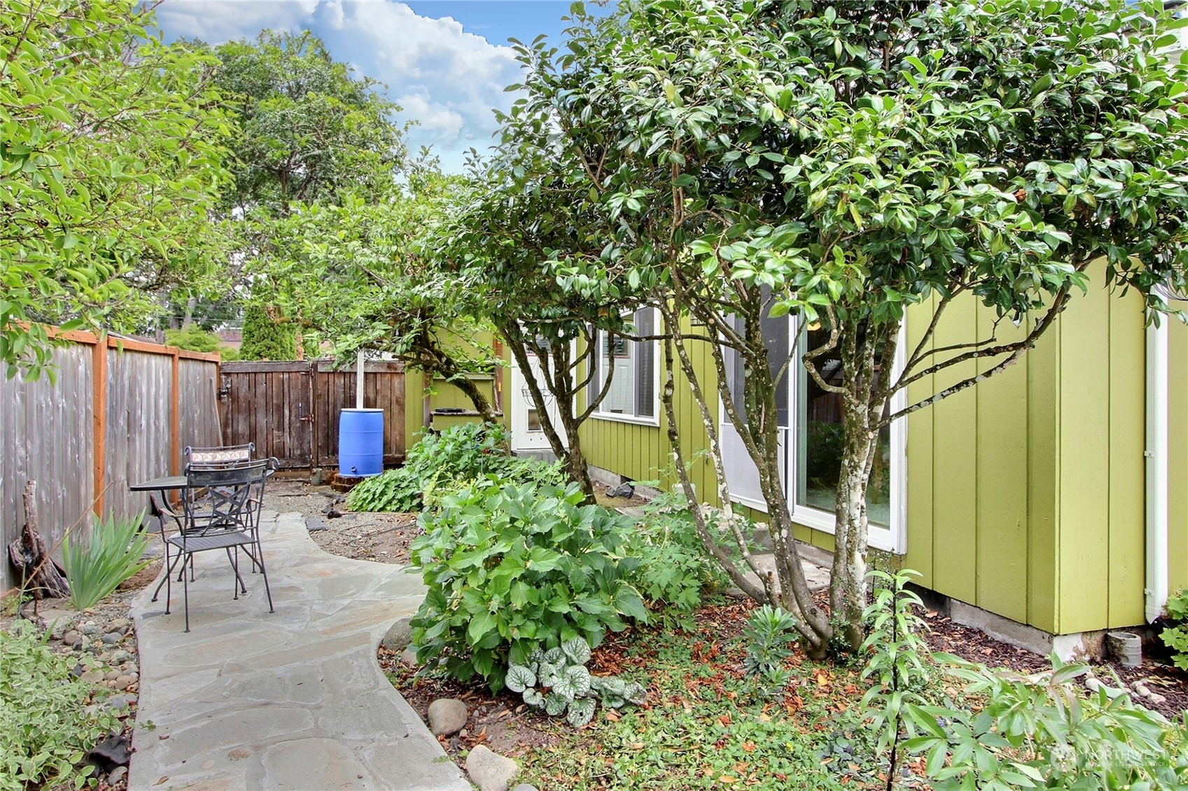 8504 Woodlawn Avenue SW