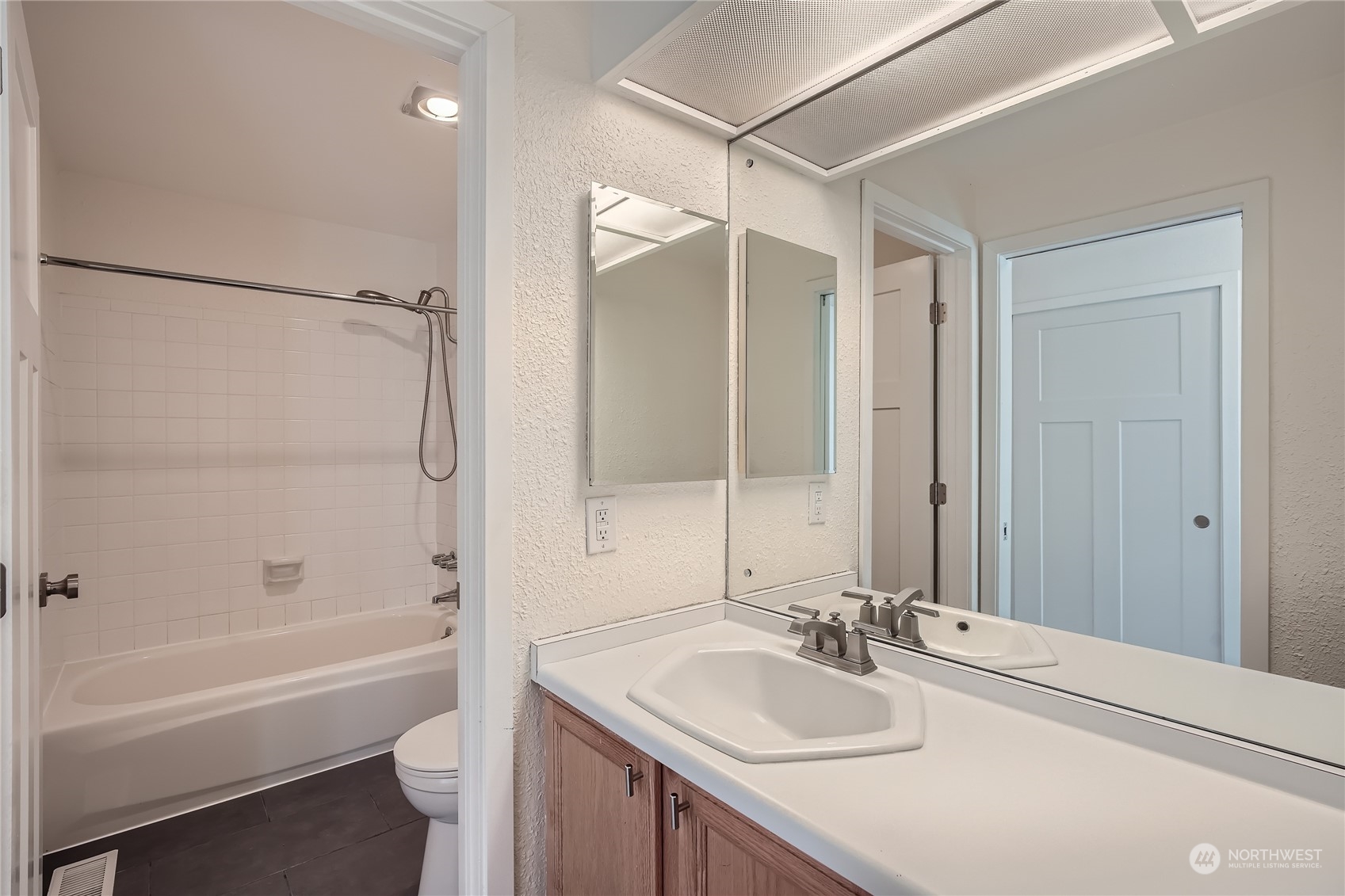 7517 Zircon Drive SW