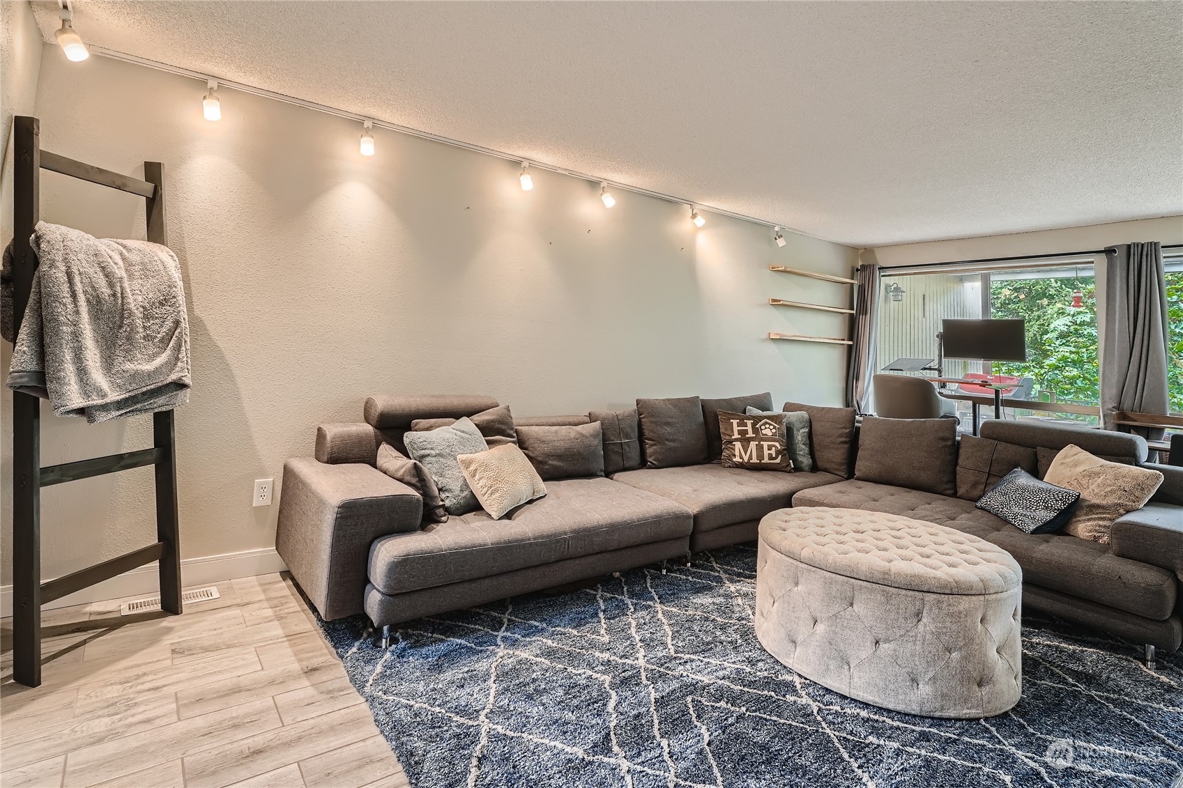 7517 Zircon Drive SW