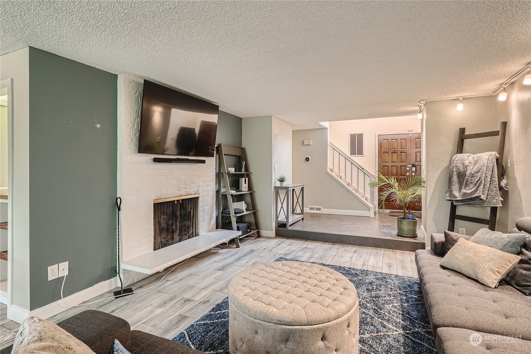 7517 Zircon Drive SW