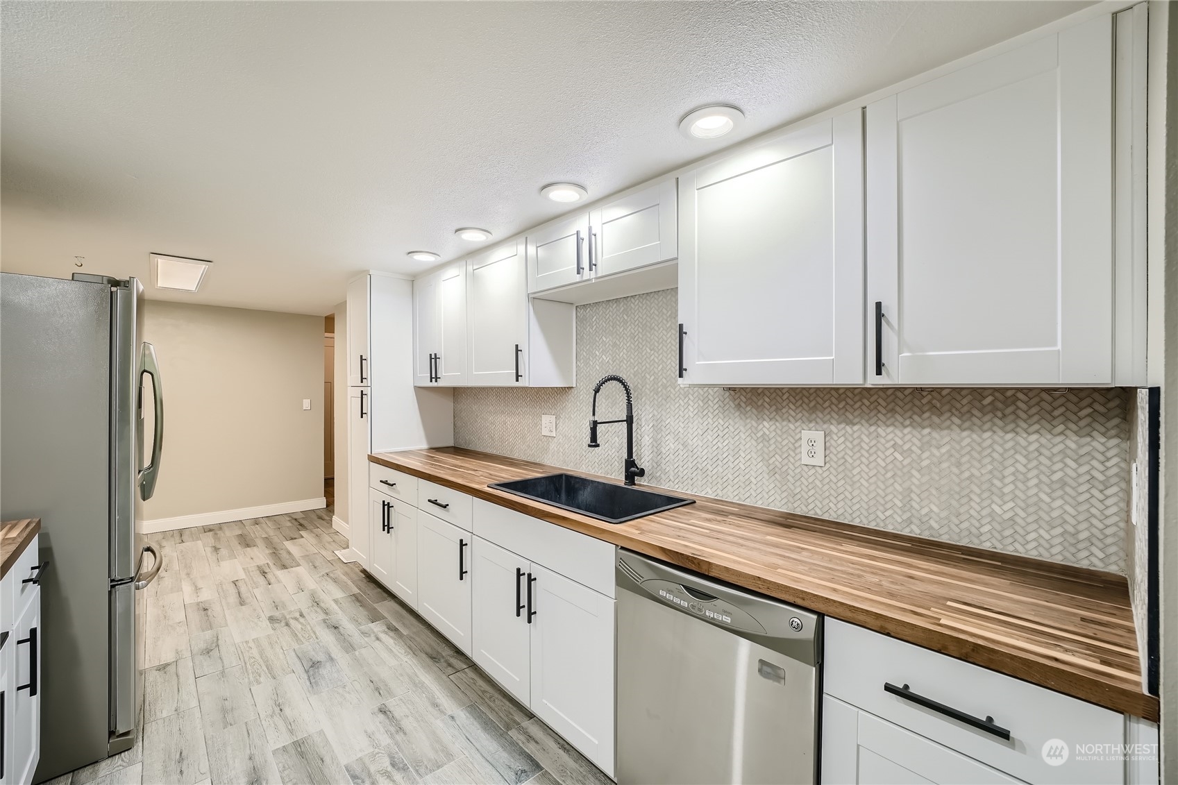 7517 Zircon Drive SW