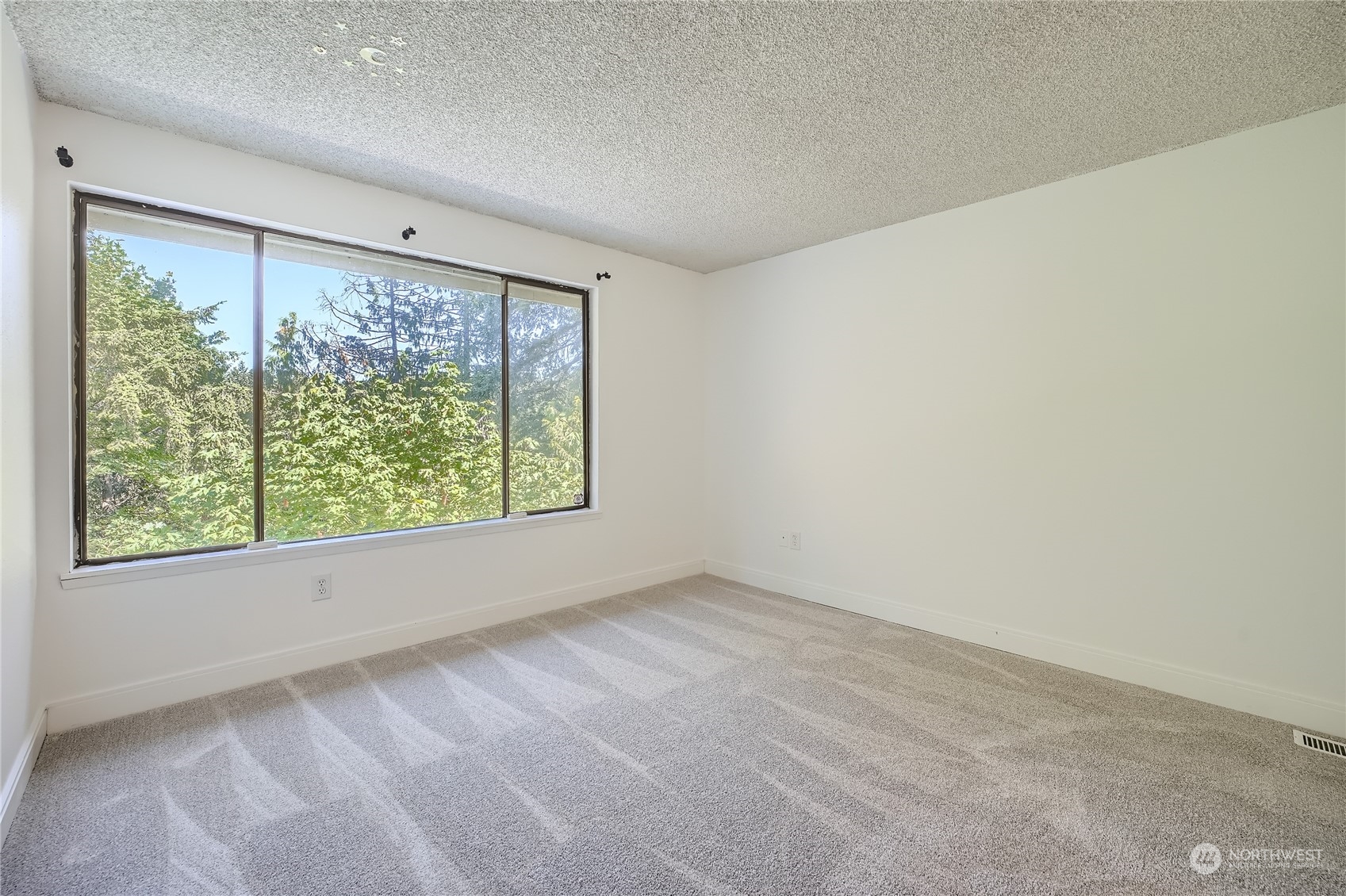 7517 Zircon Drive SW