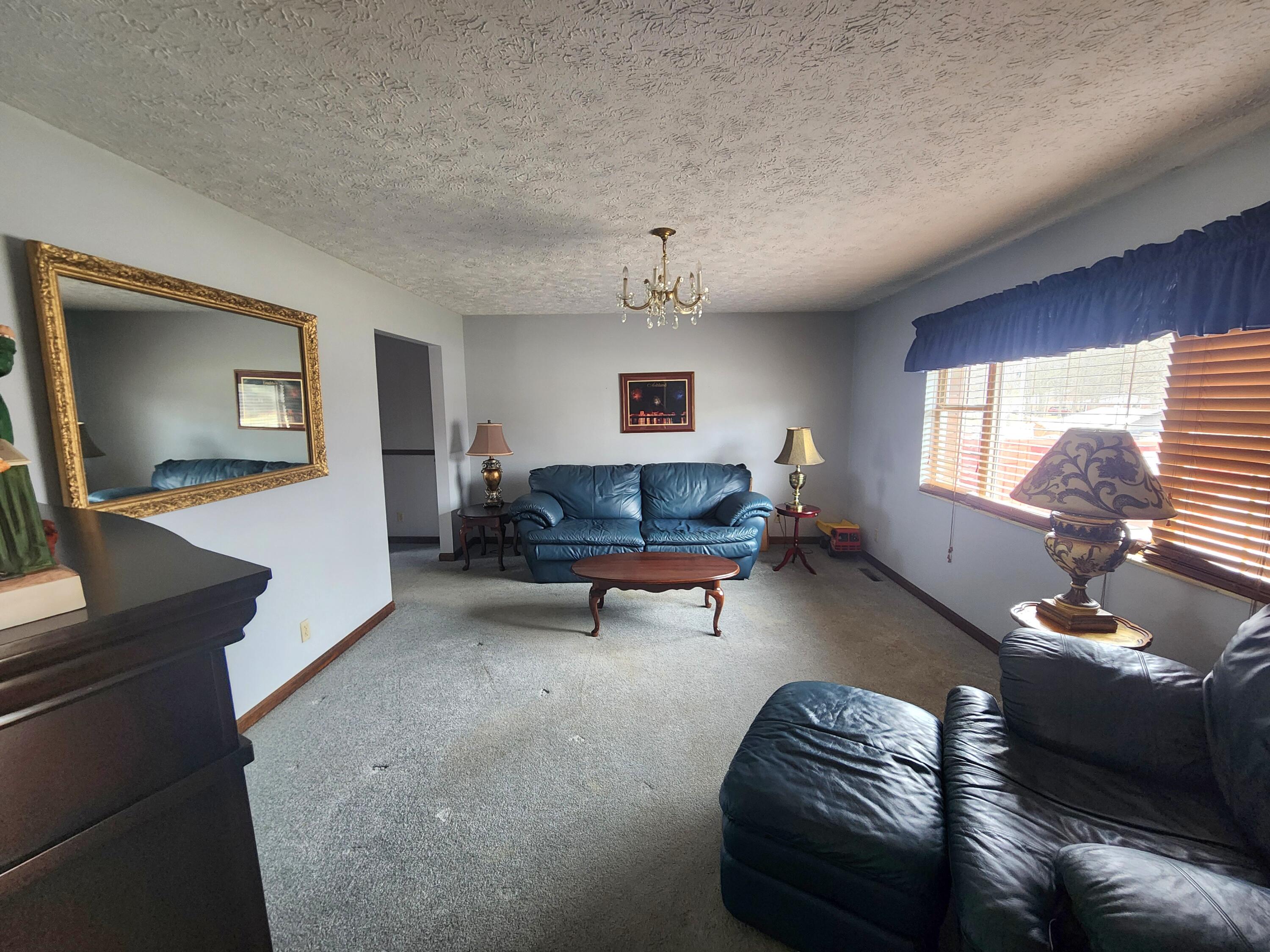 619 W Greenhill Road