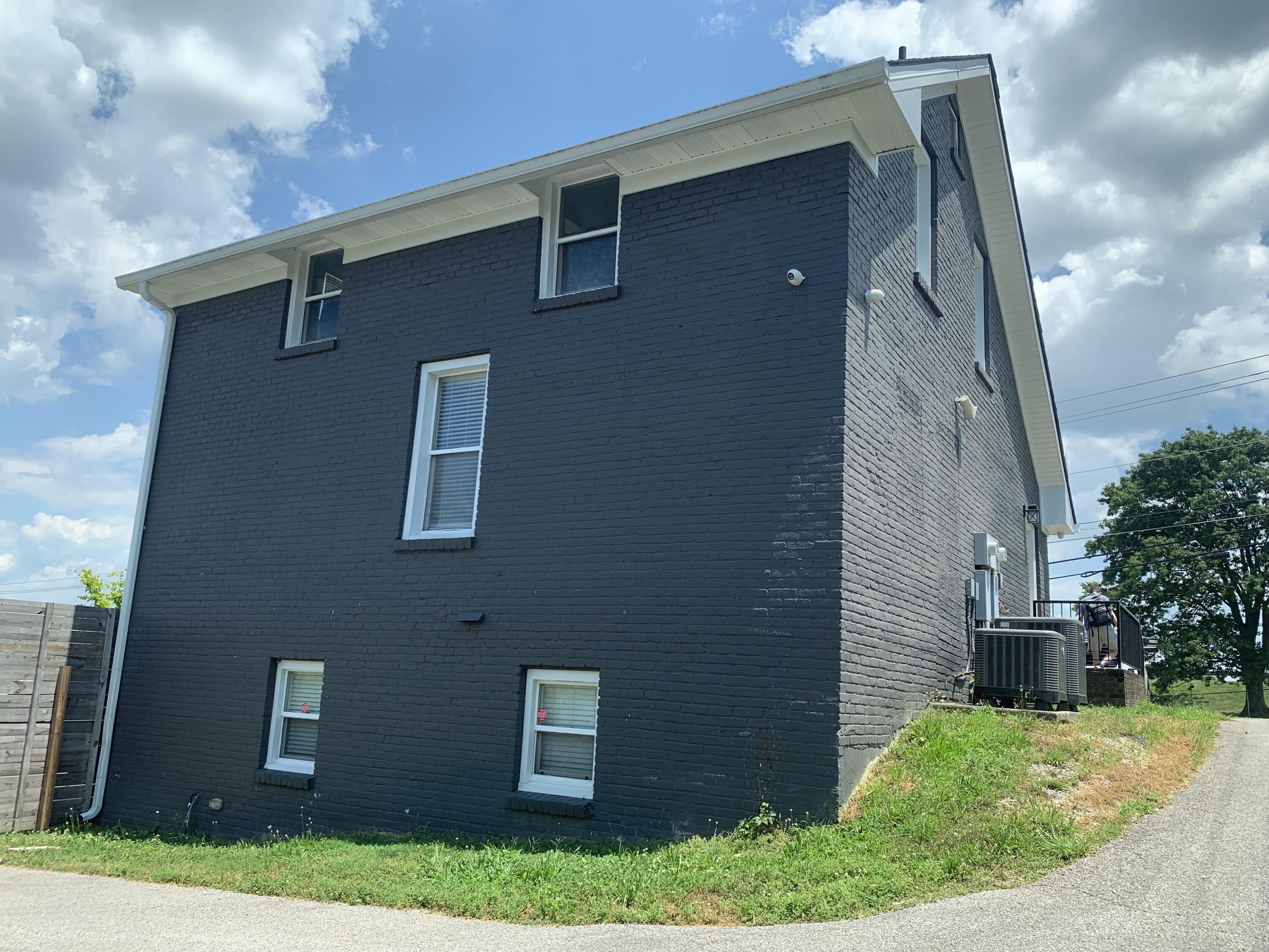 1232 Lancaster Road