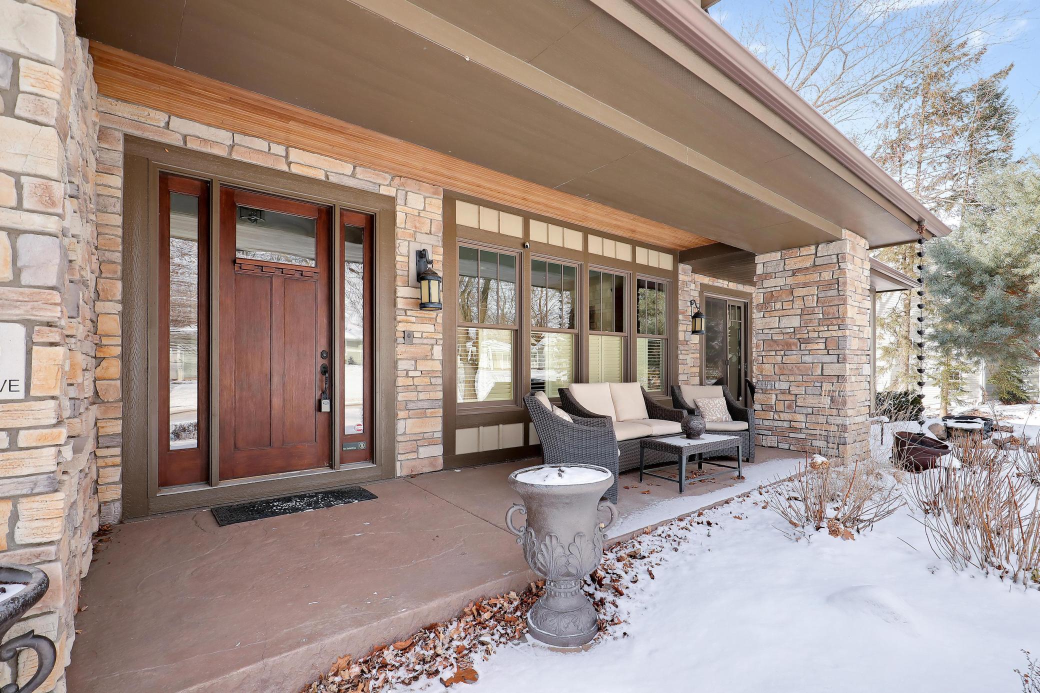 280 Ridgeview Drive E