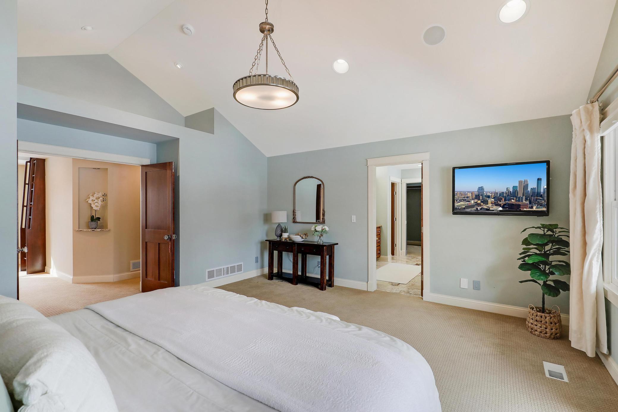 280 Ridgeview Drive E