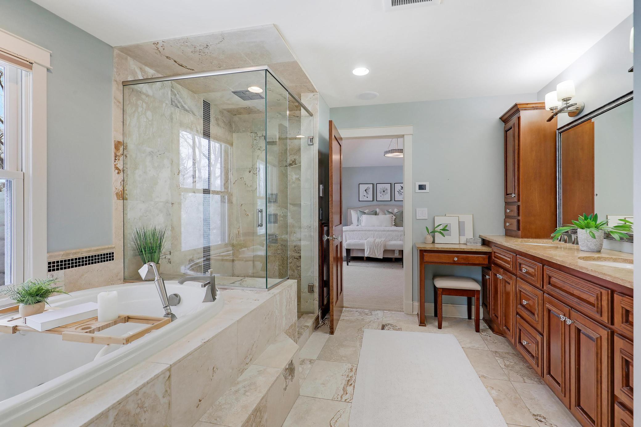 280 Ridgeview Drive E