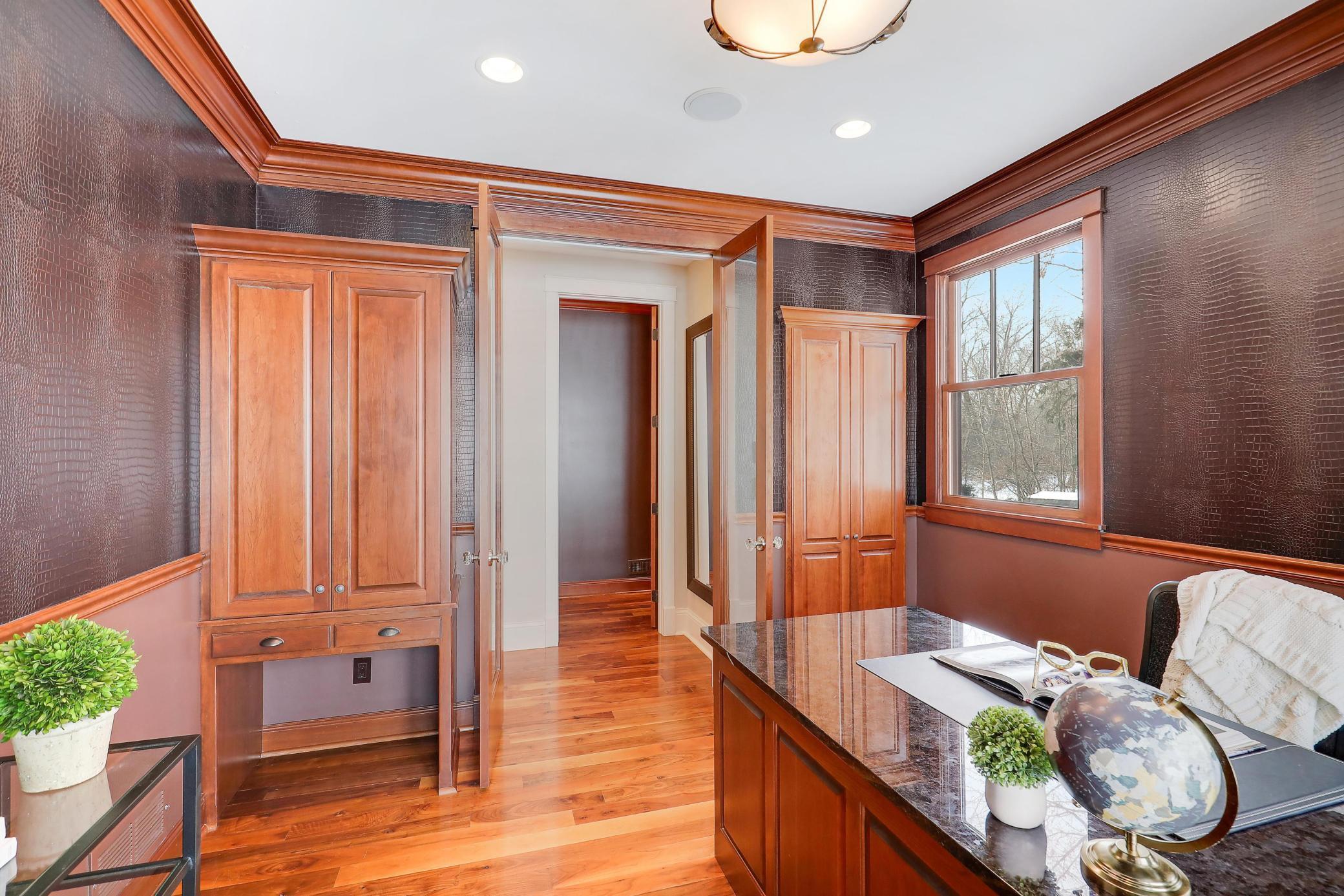 280 Ridgeview Drive E