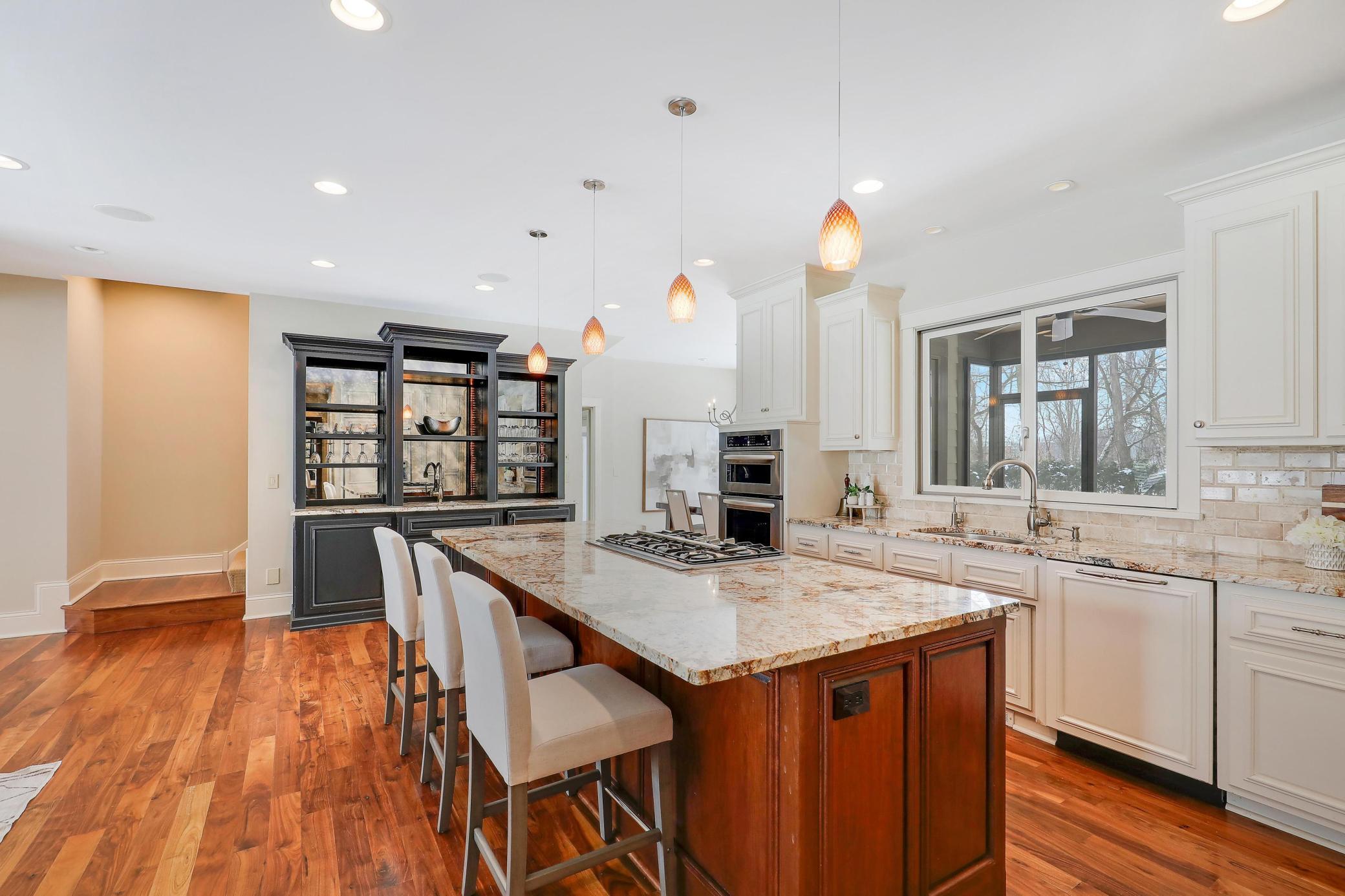 280 Ridgeview Drive E