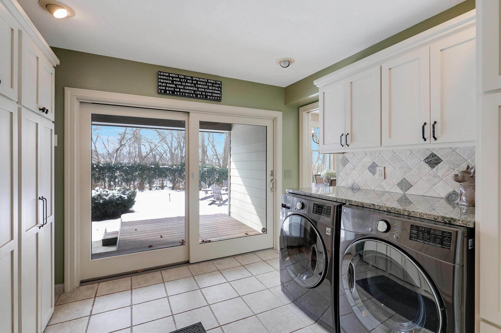 280 Ridgeview Drive E