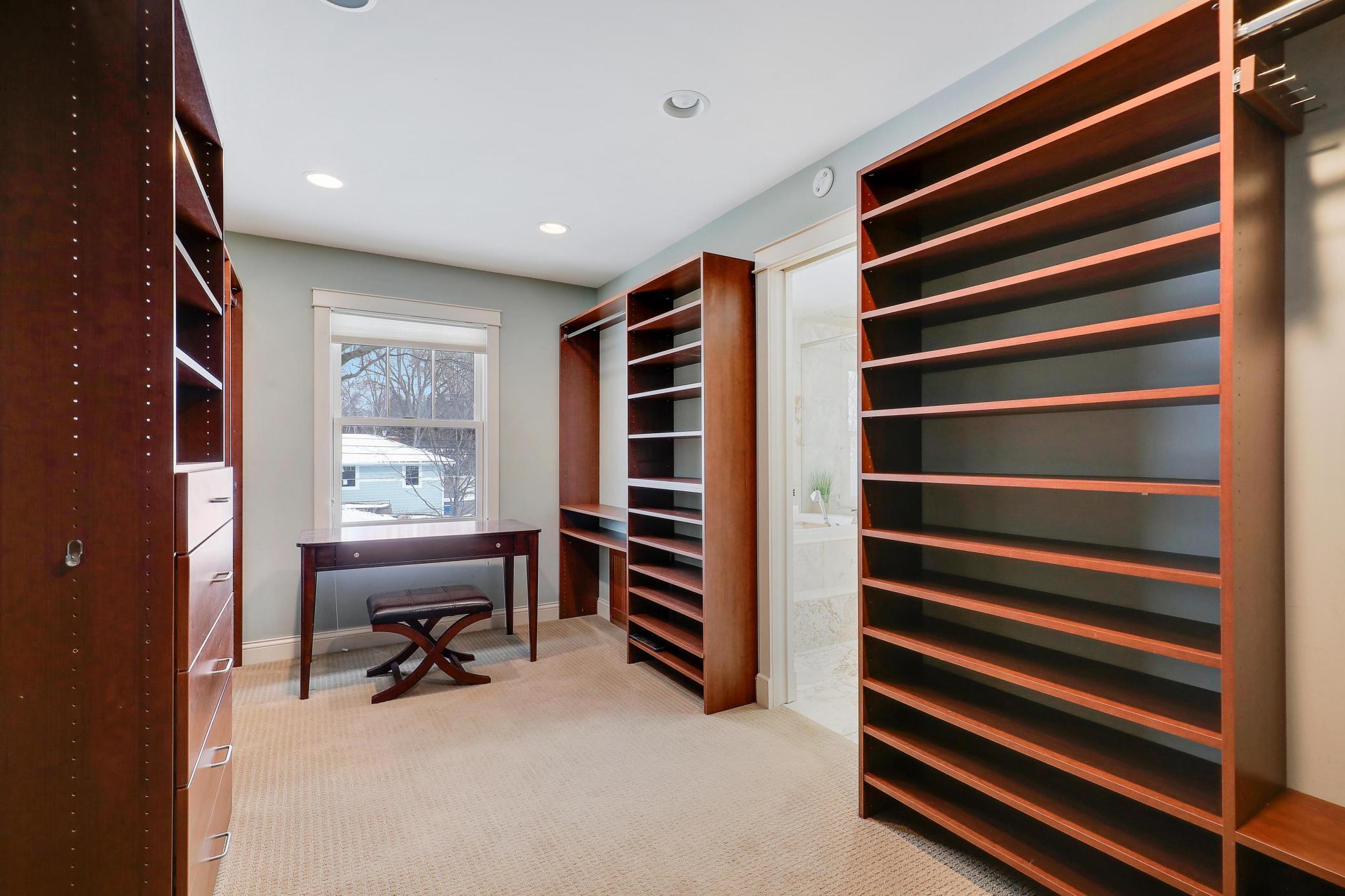 280 Ridgeview Drive E