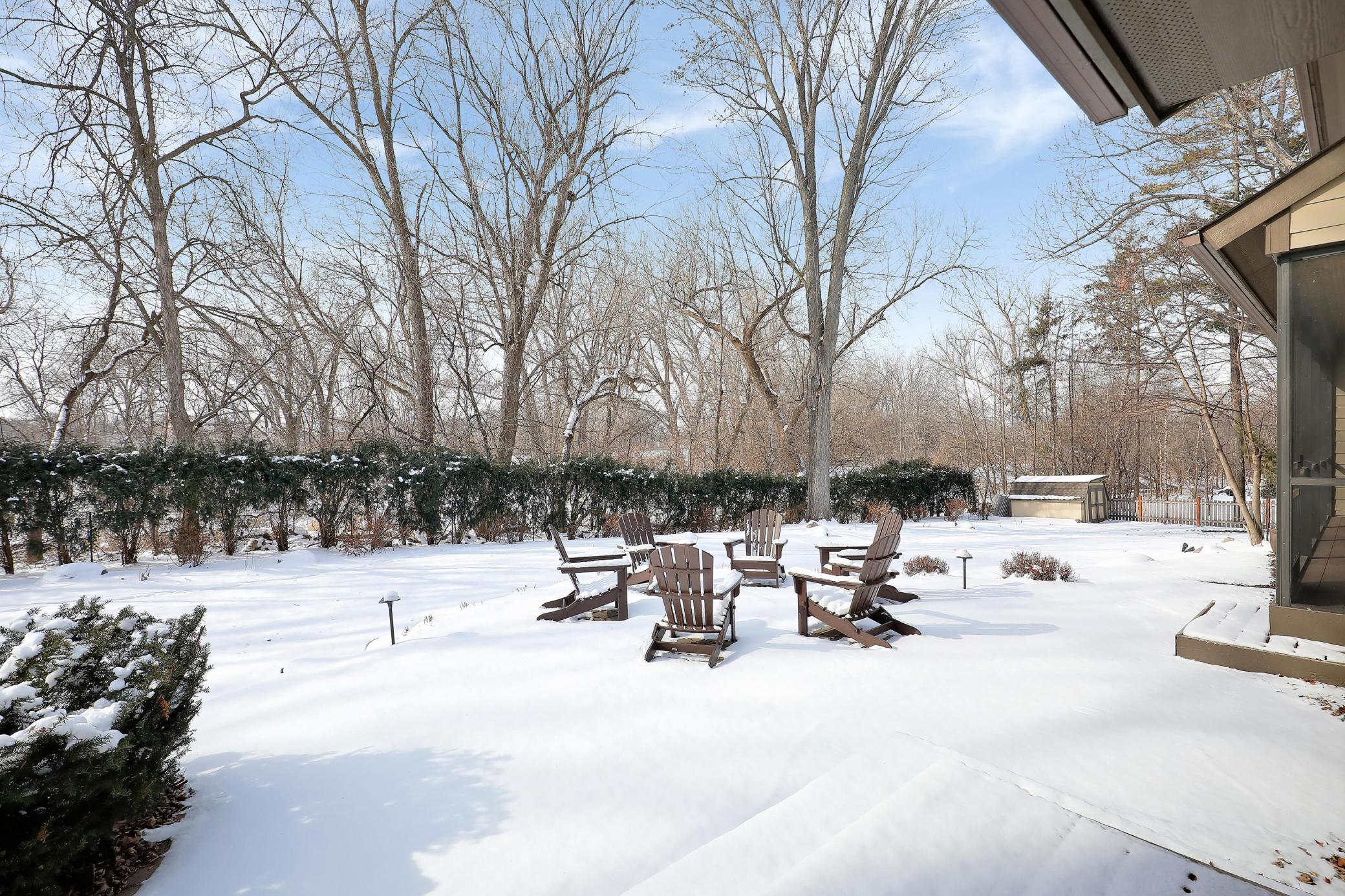 280 Ridgeview Drive E