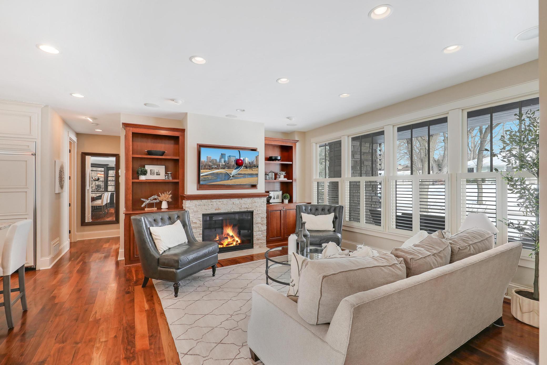 280 Ridgeview Drive E